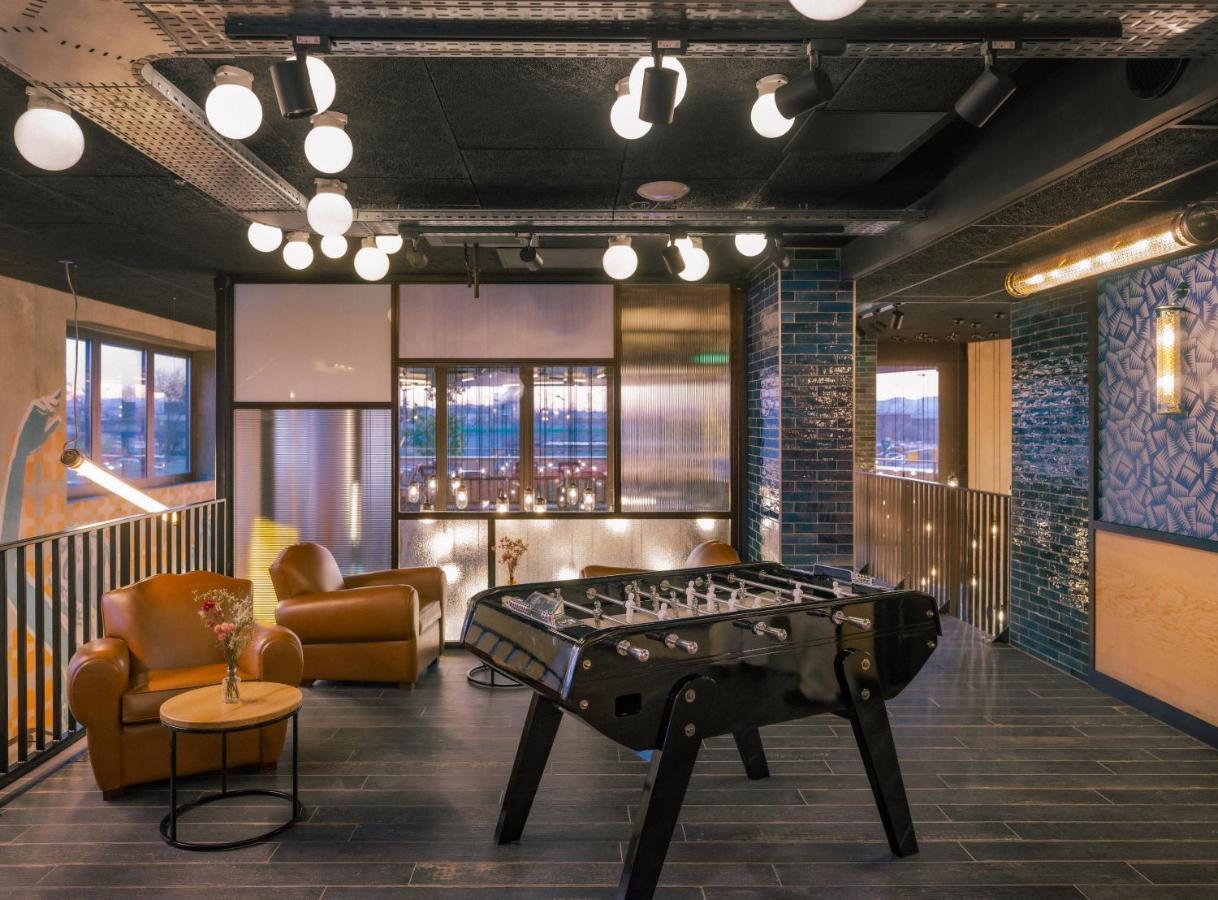 Eklo Lyon Hotel Venissieux Bagian luar foto